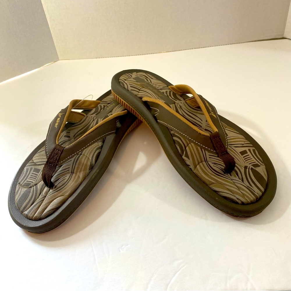 Grendene rider men’s brown beige flip flops. Preowned size 11 US